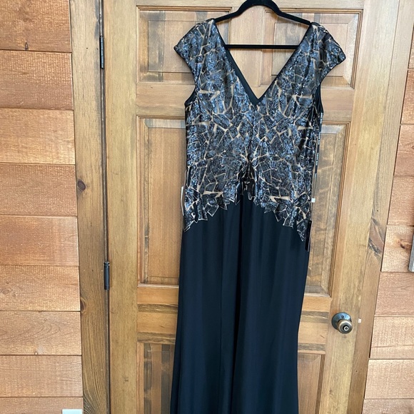 Tadashi Shoji Peake Sequin Embroidered Gown - Picture 6 of 8
